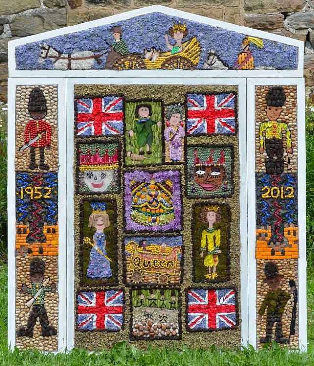 Stretton Handley Primary School Well Dressing 2012